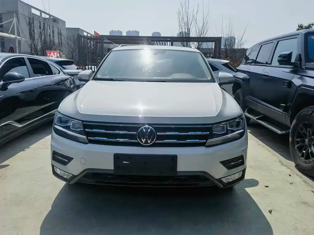 Volkswagen Tiguan L — фото 4