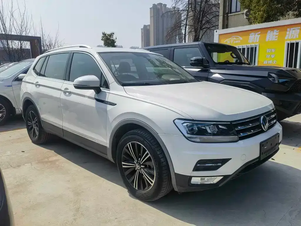 Volkswagen Tiguan L — фото 6