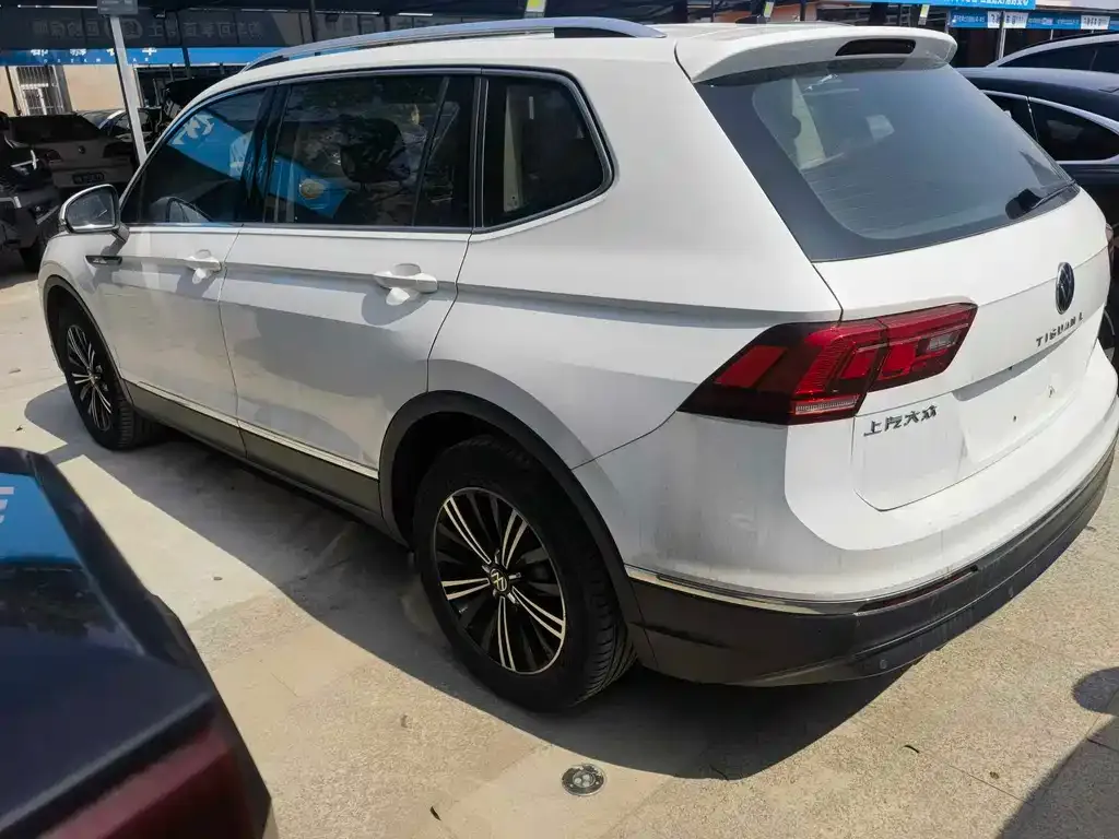 Volkswagen Tiguan L — фото 8