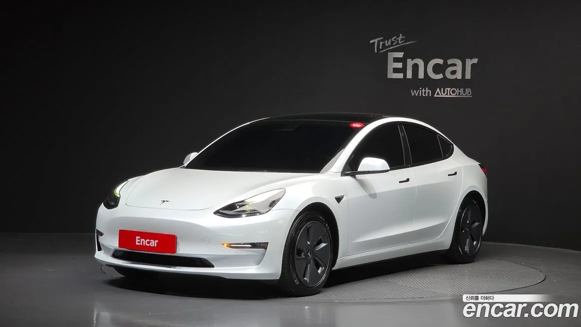Tesla Model 3 — фото 1