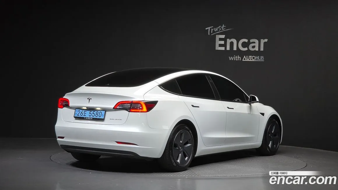 Tesla Model 3 — фото 4