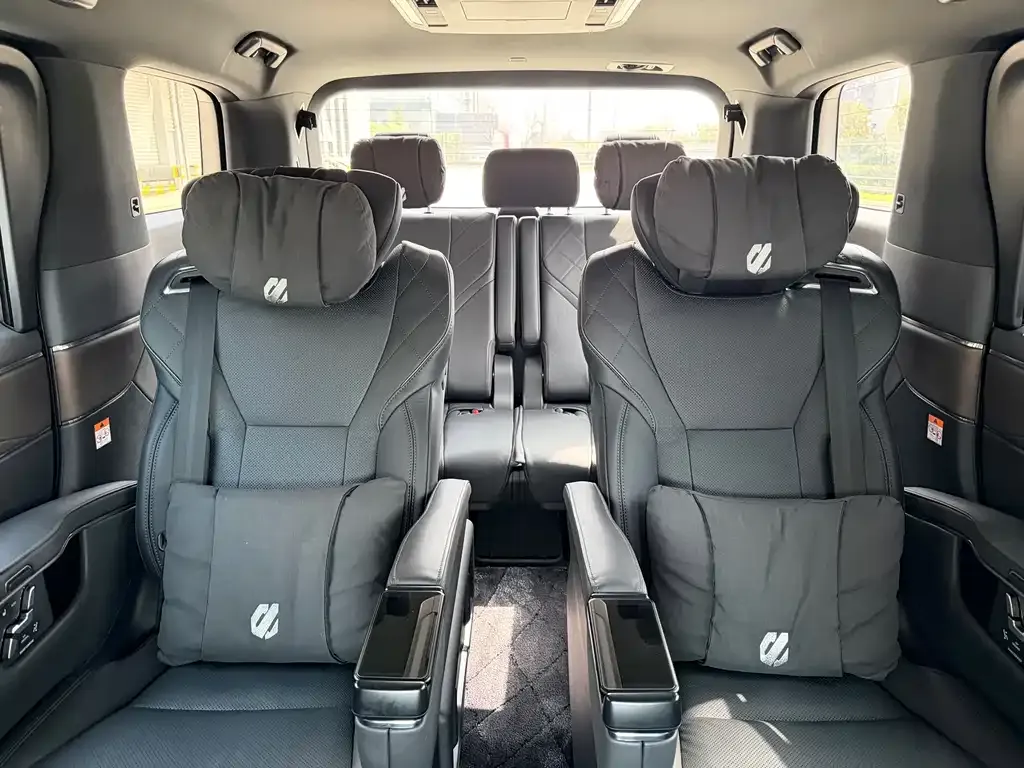 Toyota Alphard — фото 10