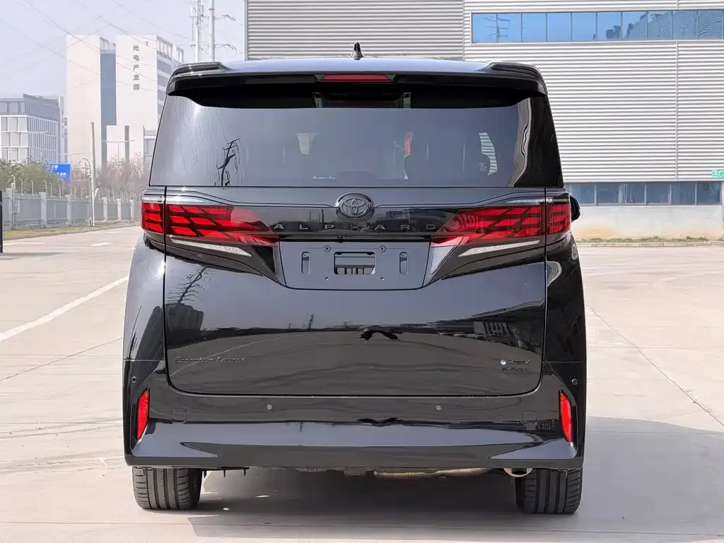 Toyota Alphard — фото 9