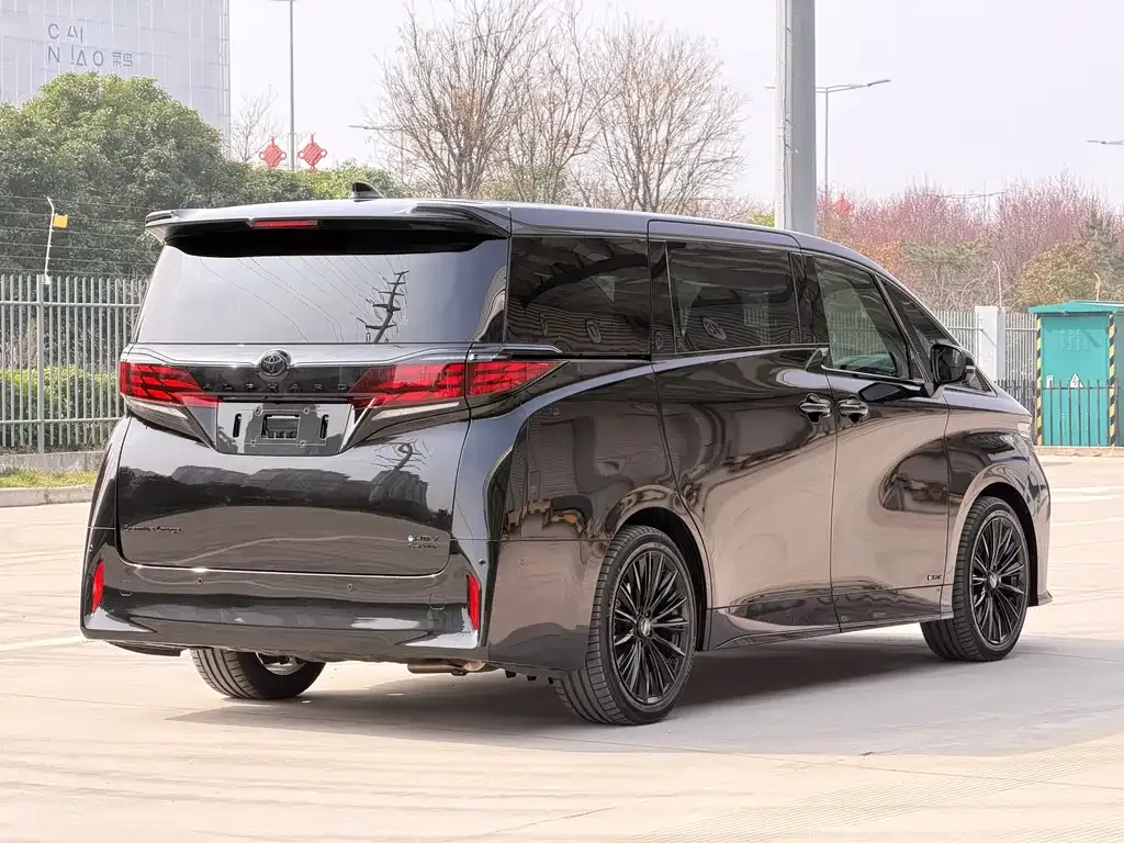 Toyota Alphard — фото 6