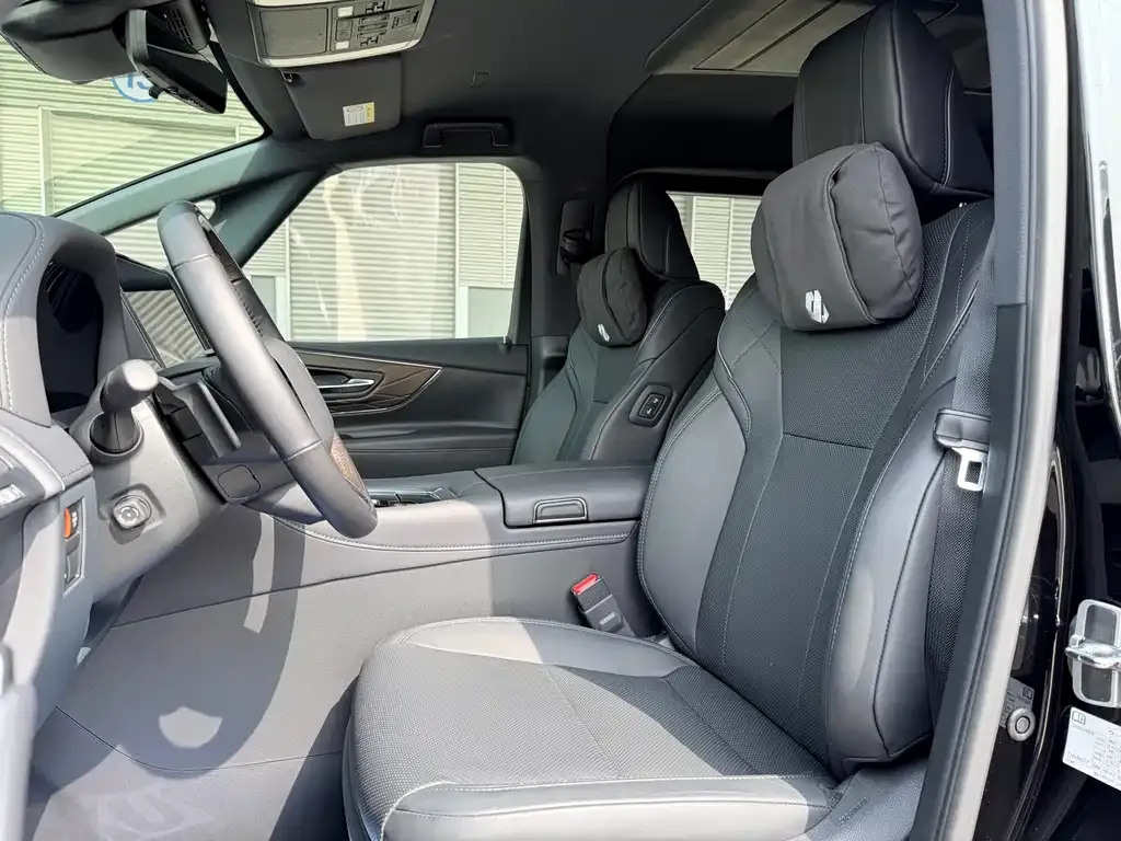 Toyota Alphard — фото 8