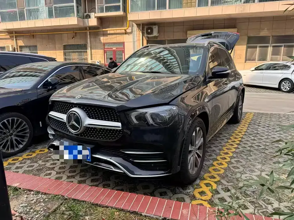 Mercedes-Benz GLE — фото 1