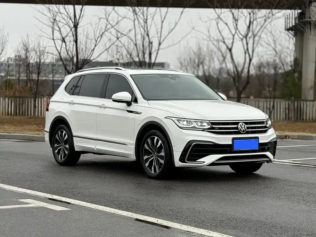 Volkswagen Tiguan L — фото 9