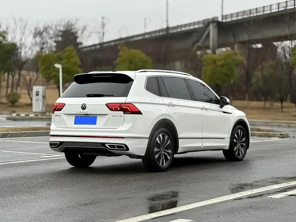 Volkswagen Tiguan L — фото 2
