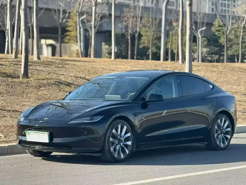 Tesla Model 3 — фото 1