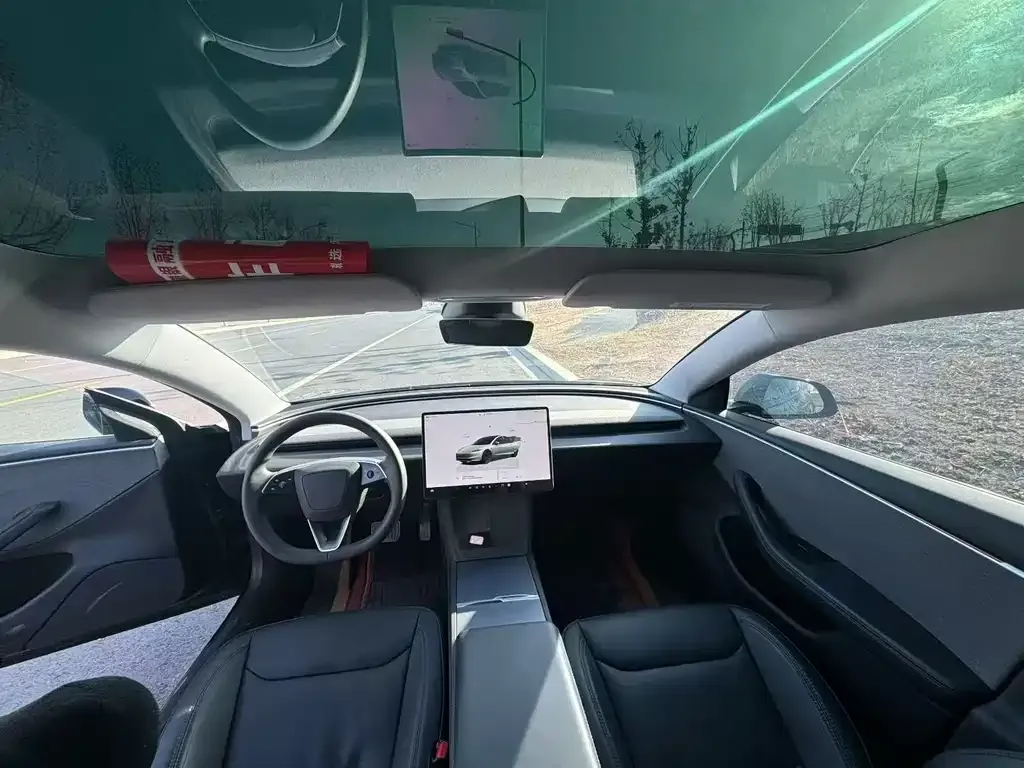 Tesla Model 3 — фото 4