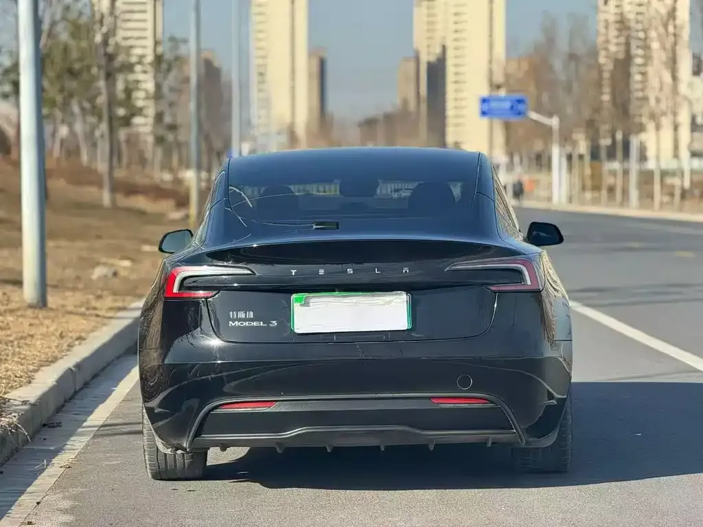 Tesla Model 3 — фото 5