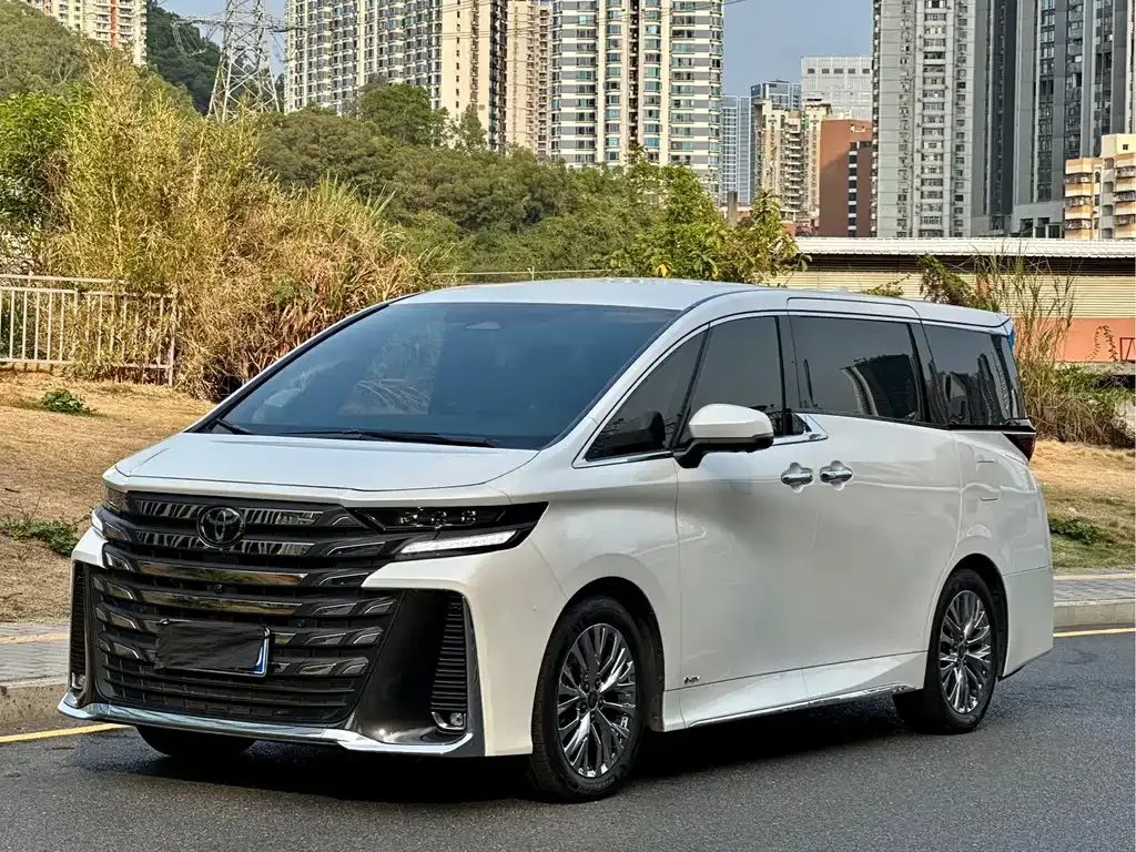 Toyota Vellfire — фото 1