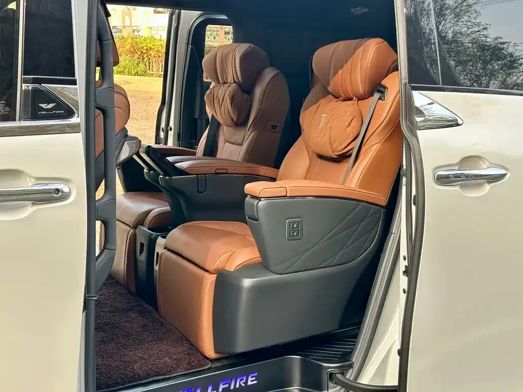 Toyota Vellfire — фото 10