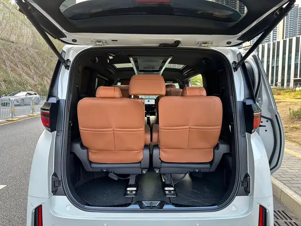 Toyota Vellfire — фото 9