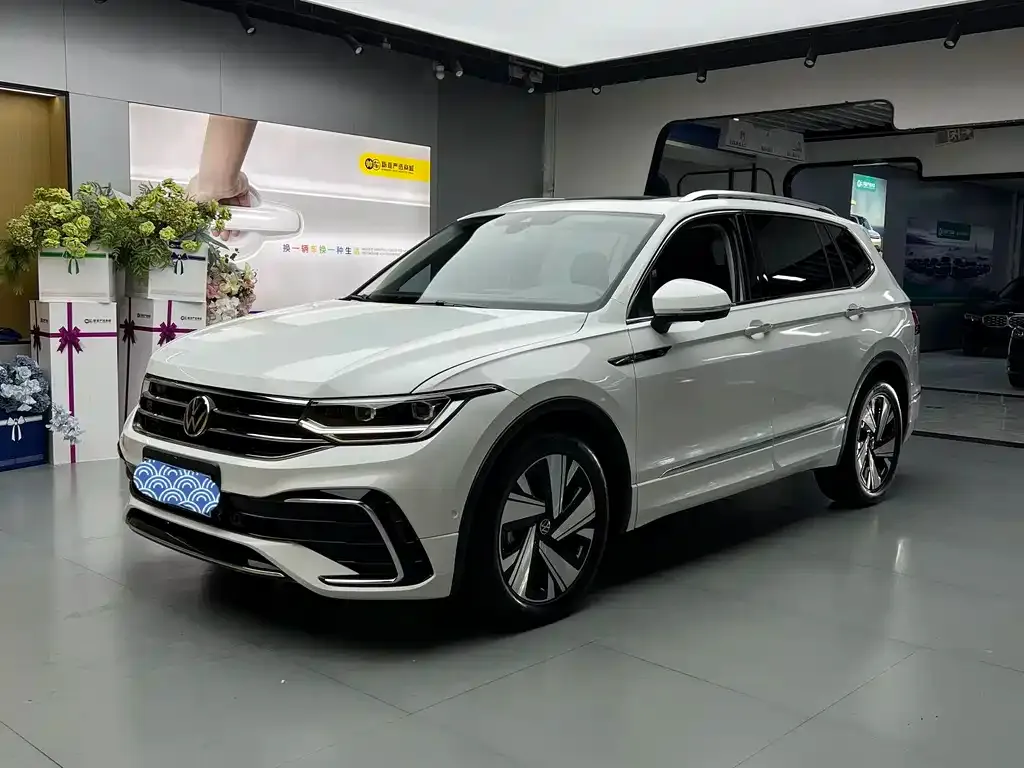 Volkswagen Tiguan L — фото 8