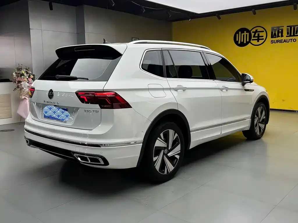 Volkswagen Tiguan L — фото 9