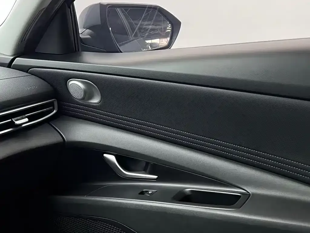 Hyundai Elantra — фото 9