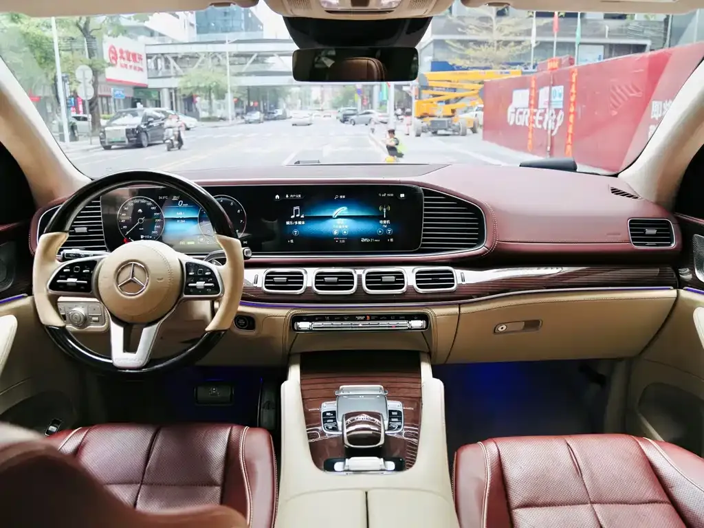 Mercedes-Benz GLS — фото 9