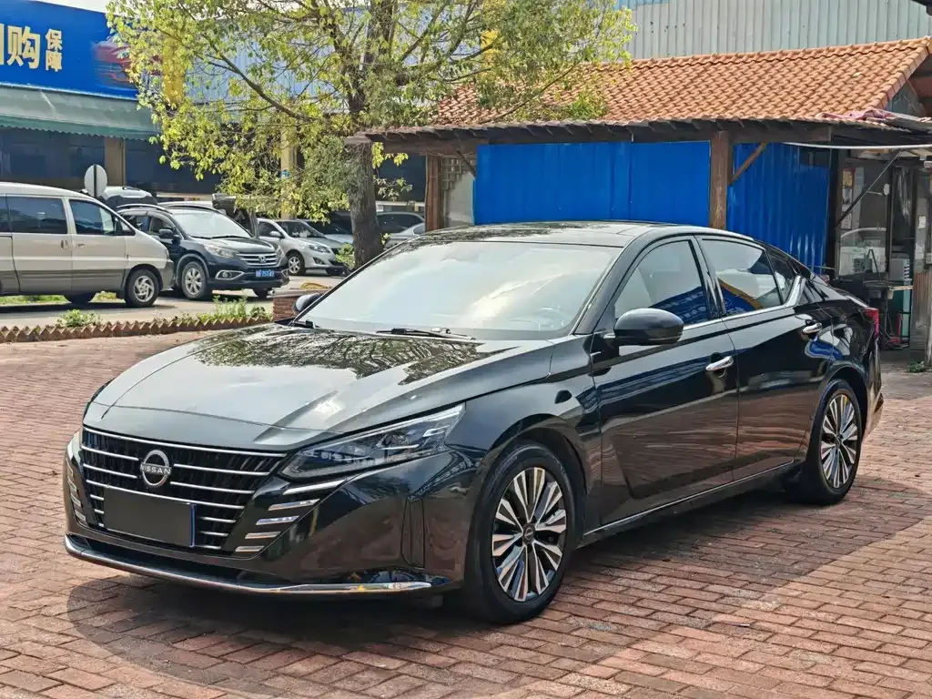 Nissan Teana — фото 1