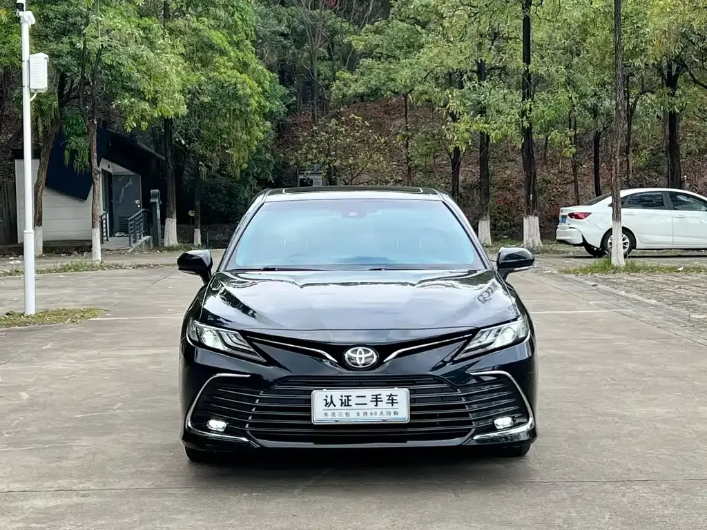Toyota Camry — фото 5