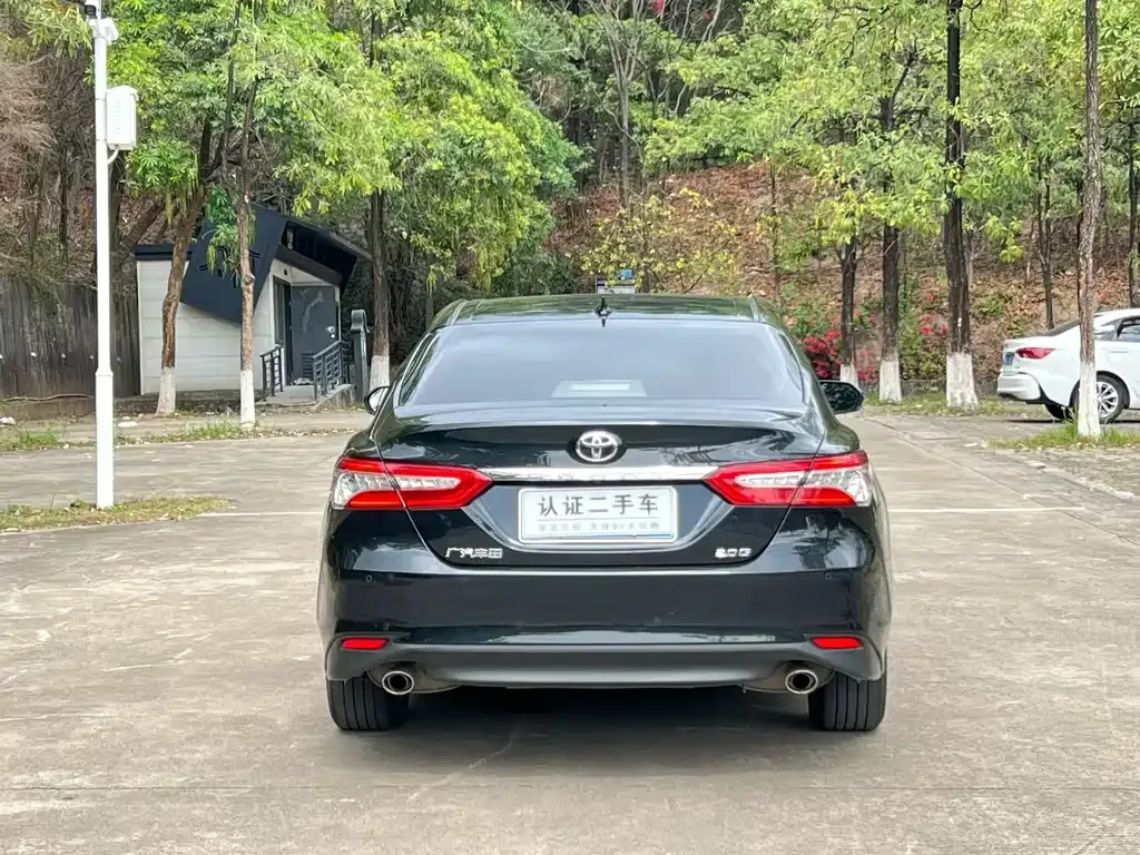Toyota Camry — фото 9
