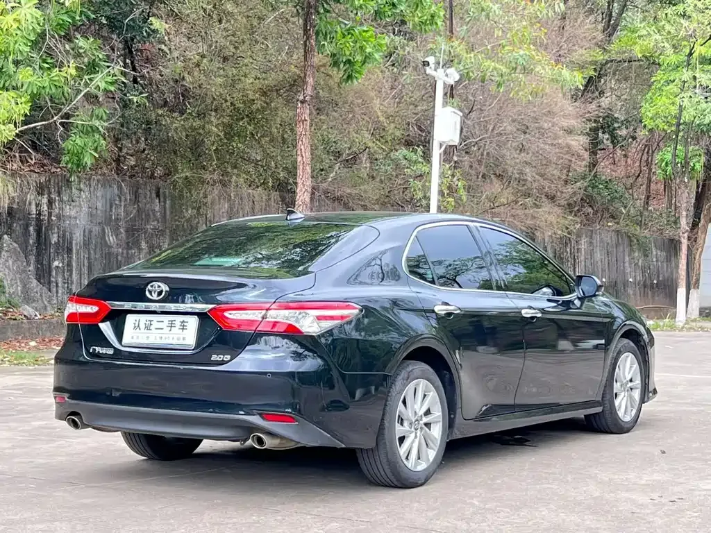 Toyota Camry — фото 2