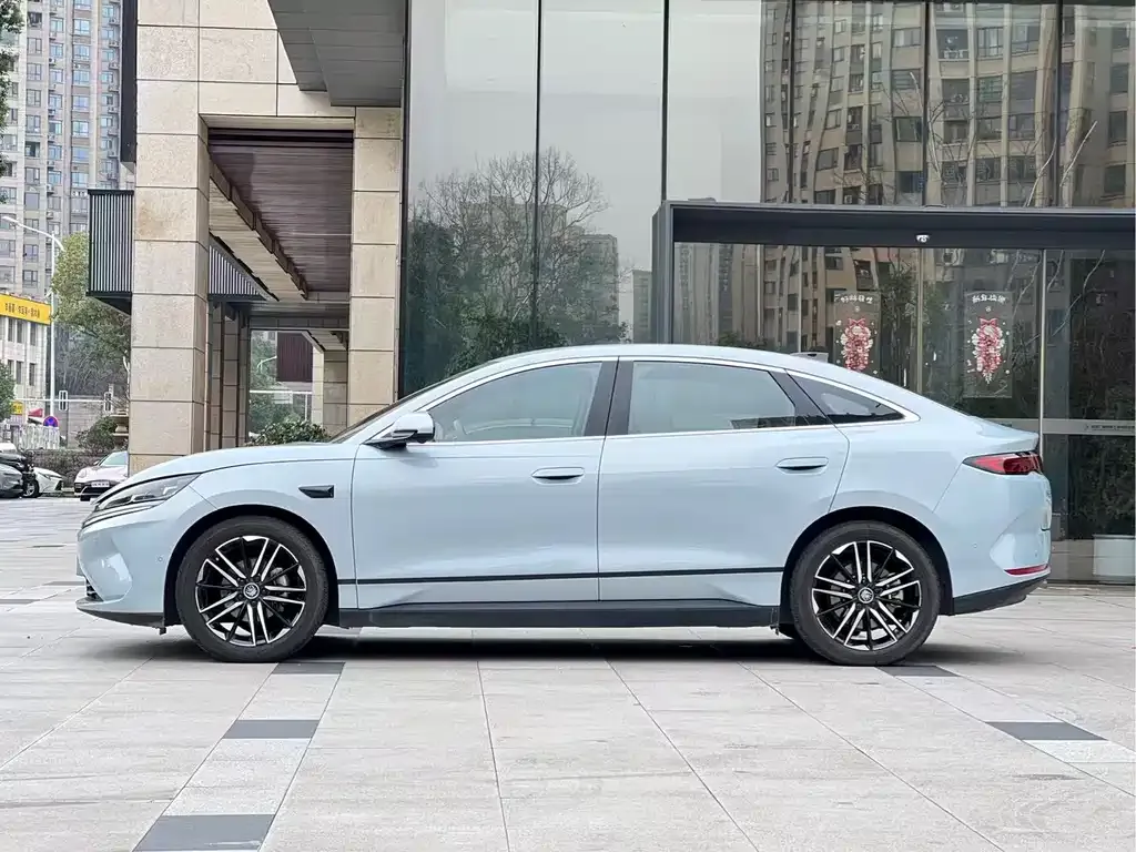 BYD Qin L — фото 10