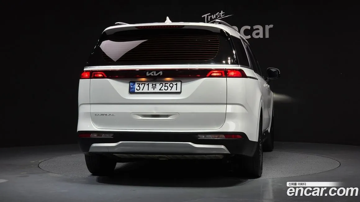 Kia Carnival — фото 10