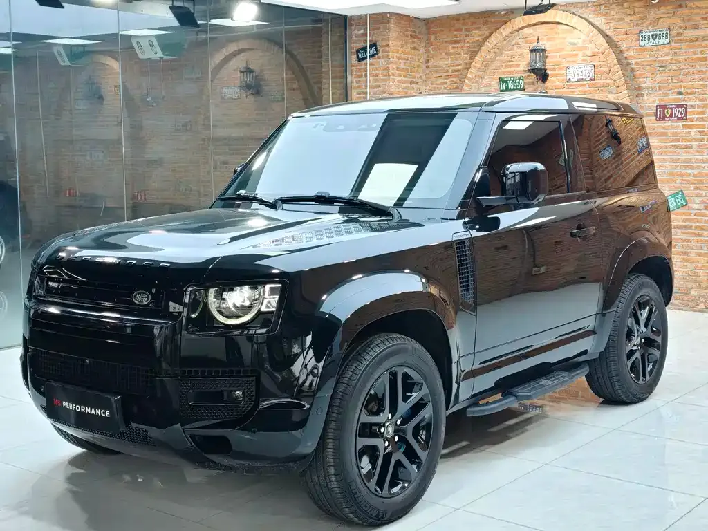 Land Rover Defender — фото 1