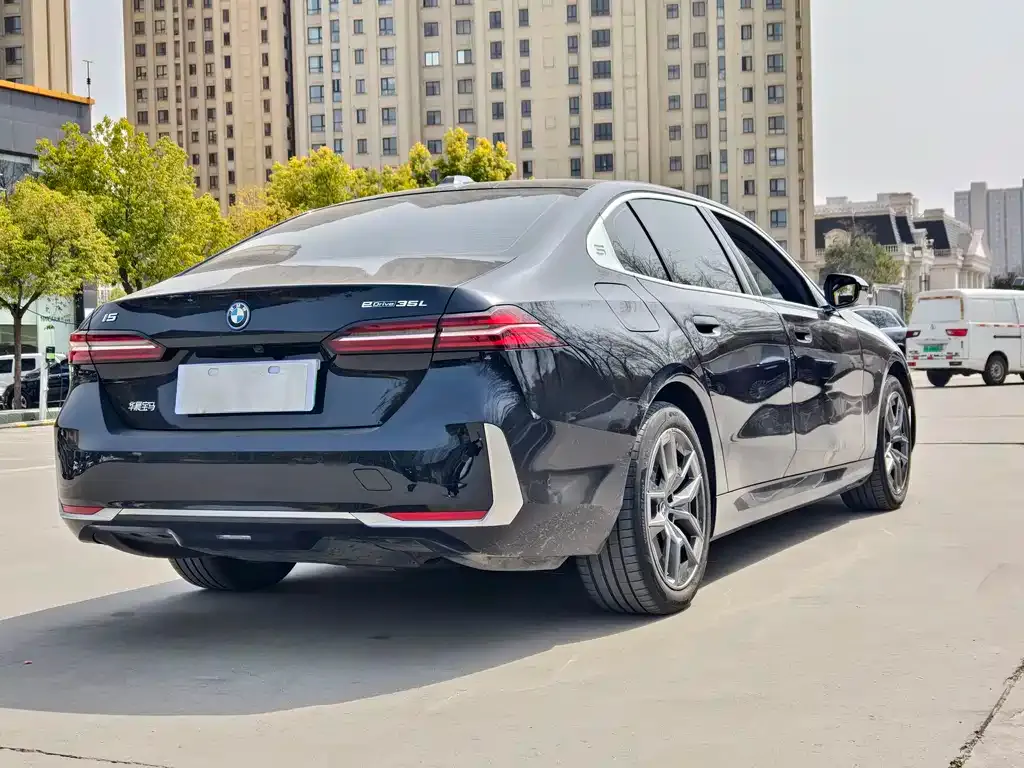 BMW i5 — фото 9