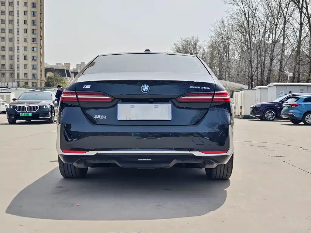 BMW i5 — фото 8