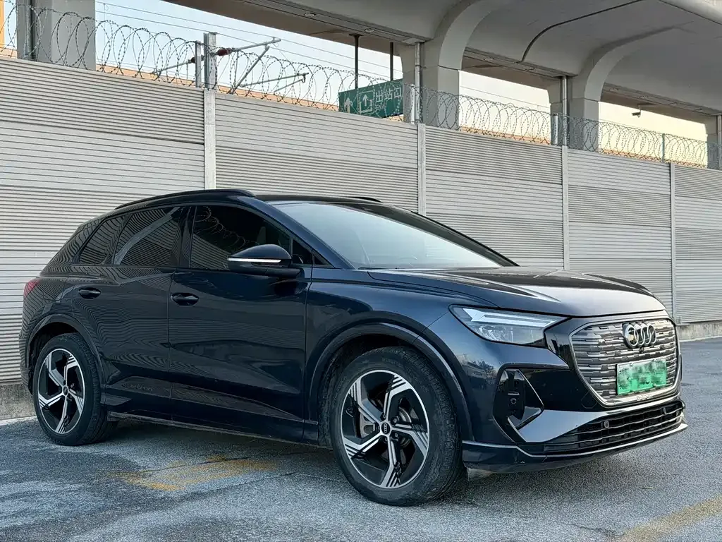Audi Q4 e-tron — фото 10