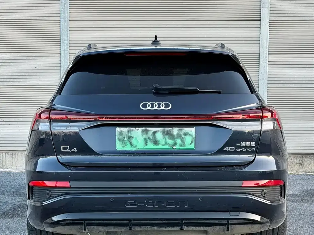 Audi Q4 e-tron — фото 2