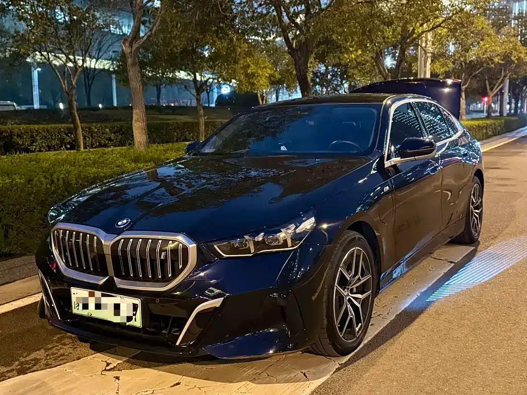 BMW i5 — фото 1