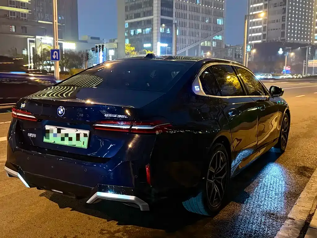 BMW i5 — фото 3