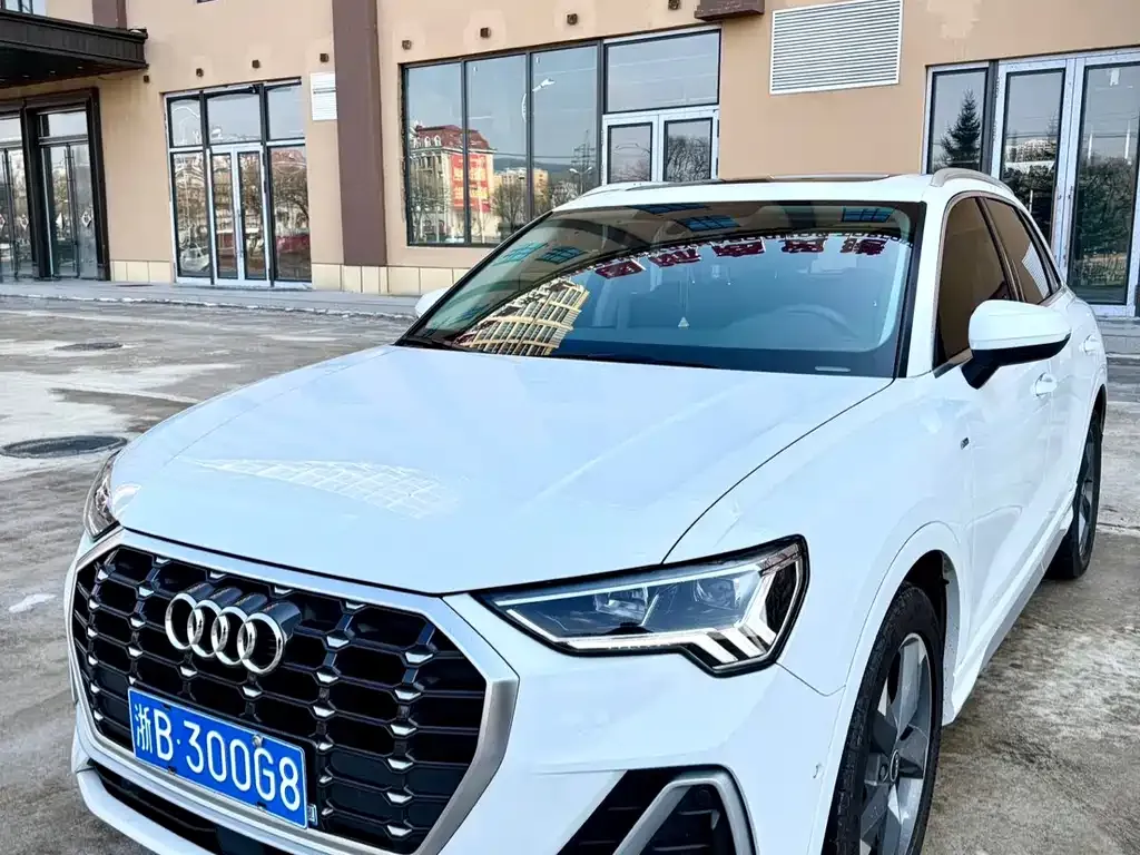 Audi Q3 — фото 1