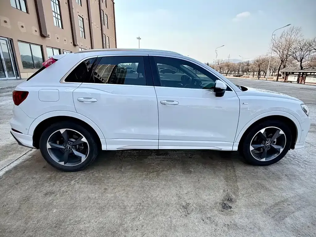 Audi Q3 — фото 10