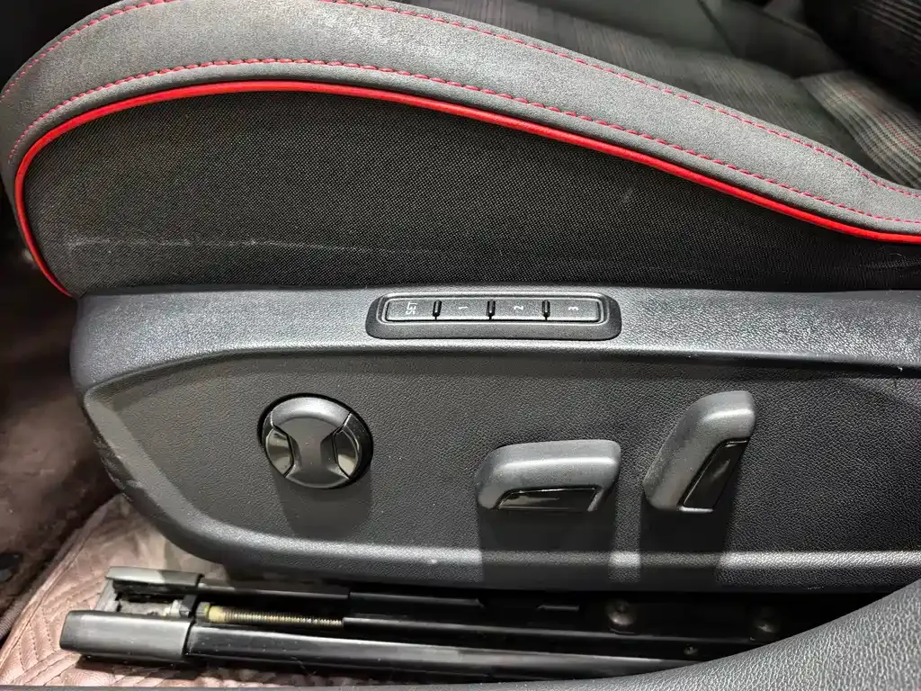 Volkswagen Golf GTI — фото 5