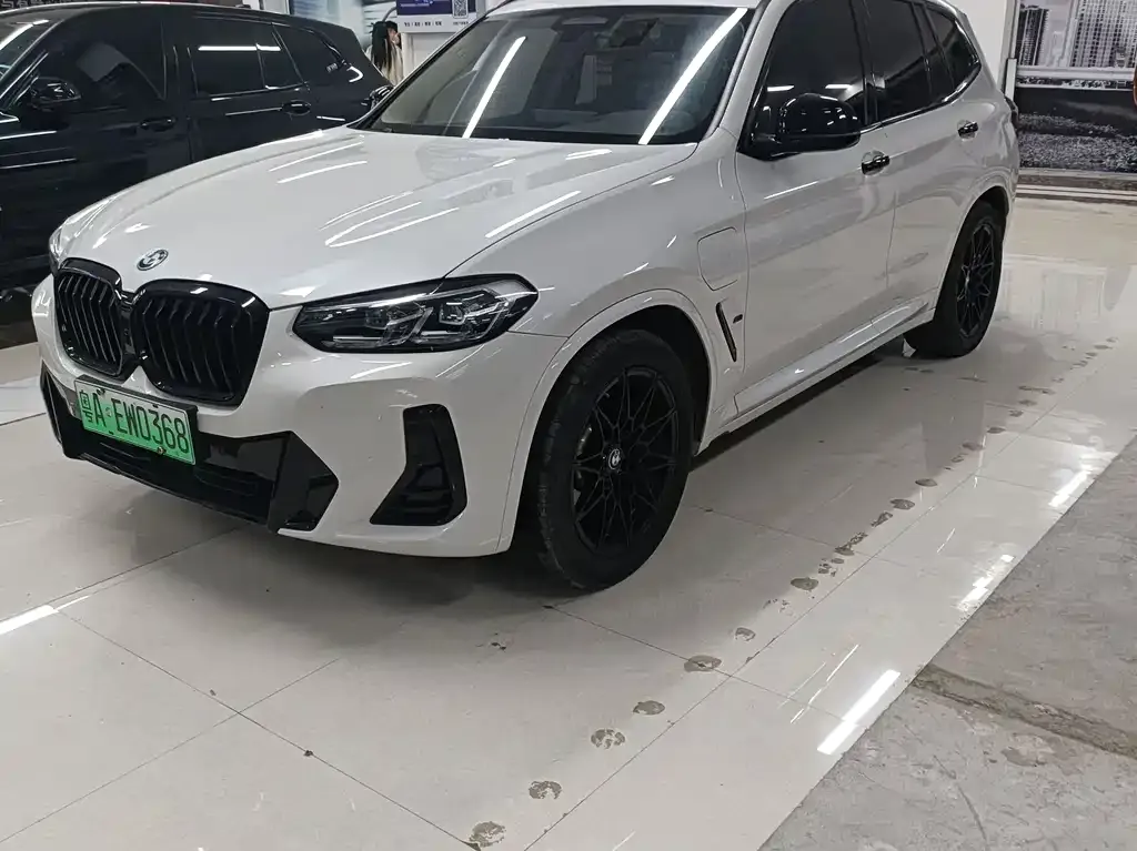 BMW iX3 — фото 1