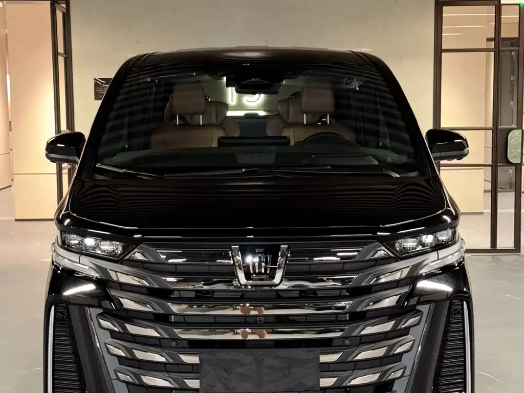 Toyota Vellfire — фото 2