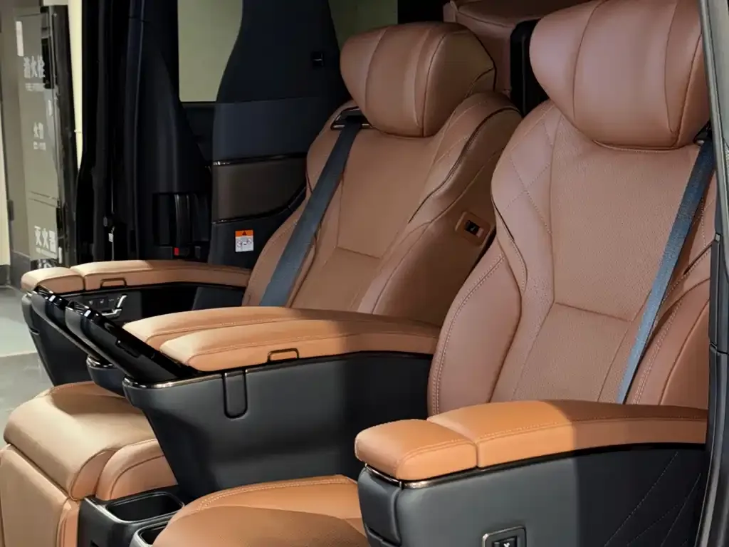Toyota Vellfire — фото 8