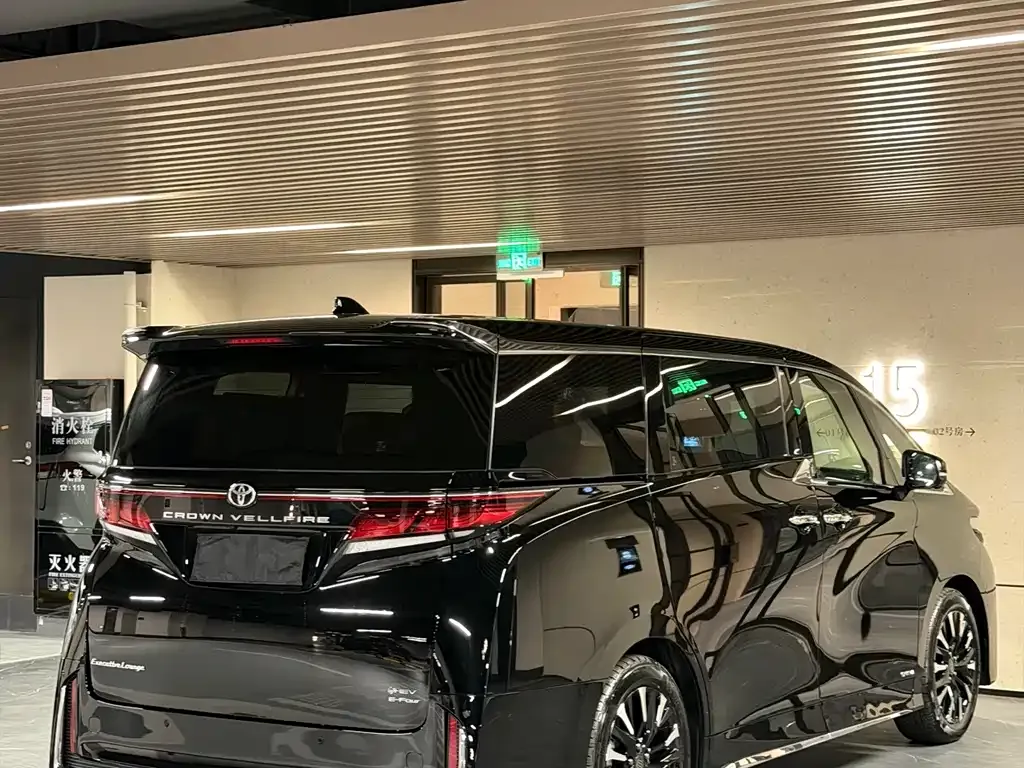 Toyota Vellfire — фото 10