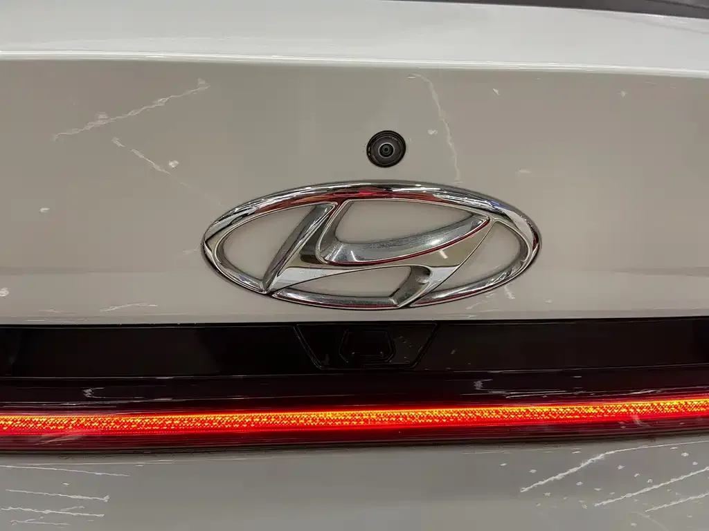 Hyundai Elantra — фото 3