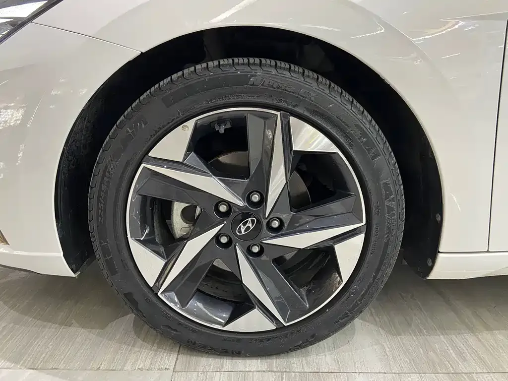 Hyundai Elantra — фото 4