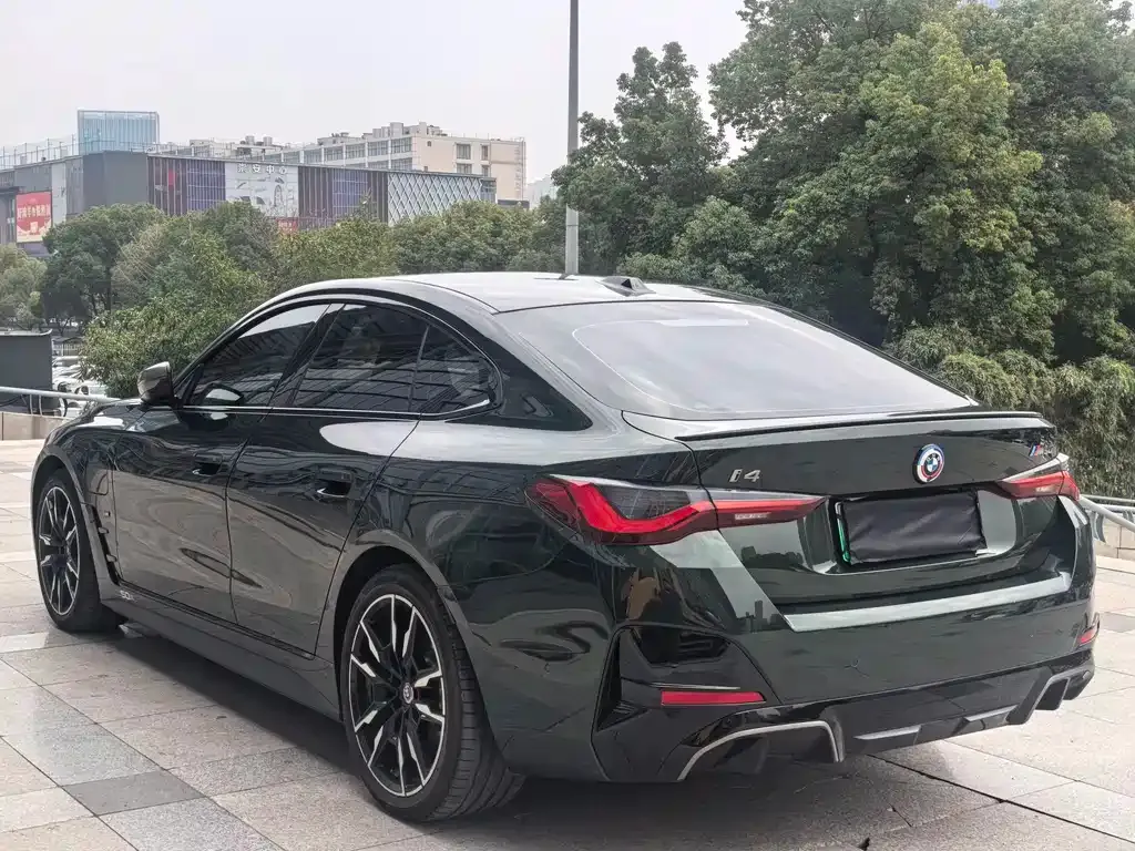 BMW i4 — фото 9