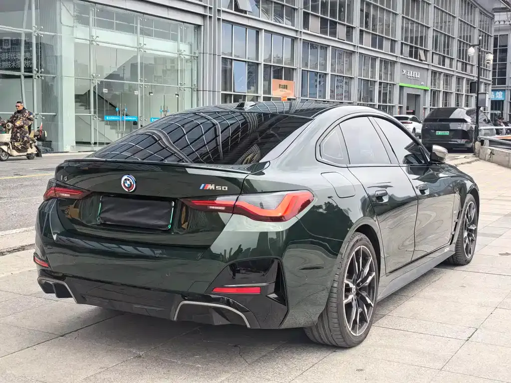 BMW i4 — фото 7