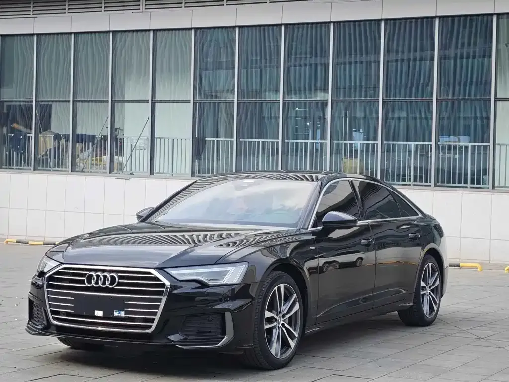 Audi A6L — фото 1