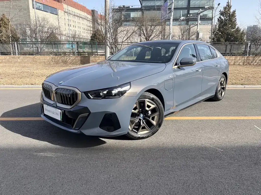 BMW i5 — фото 1