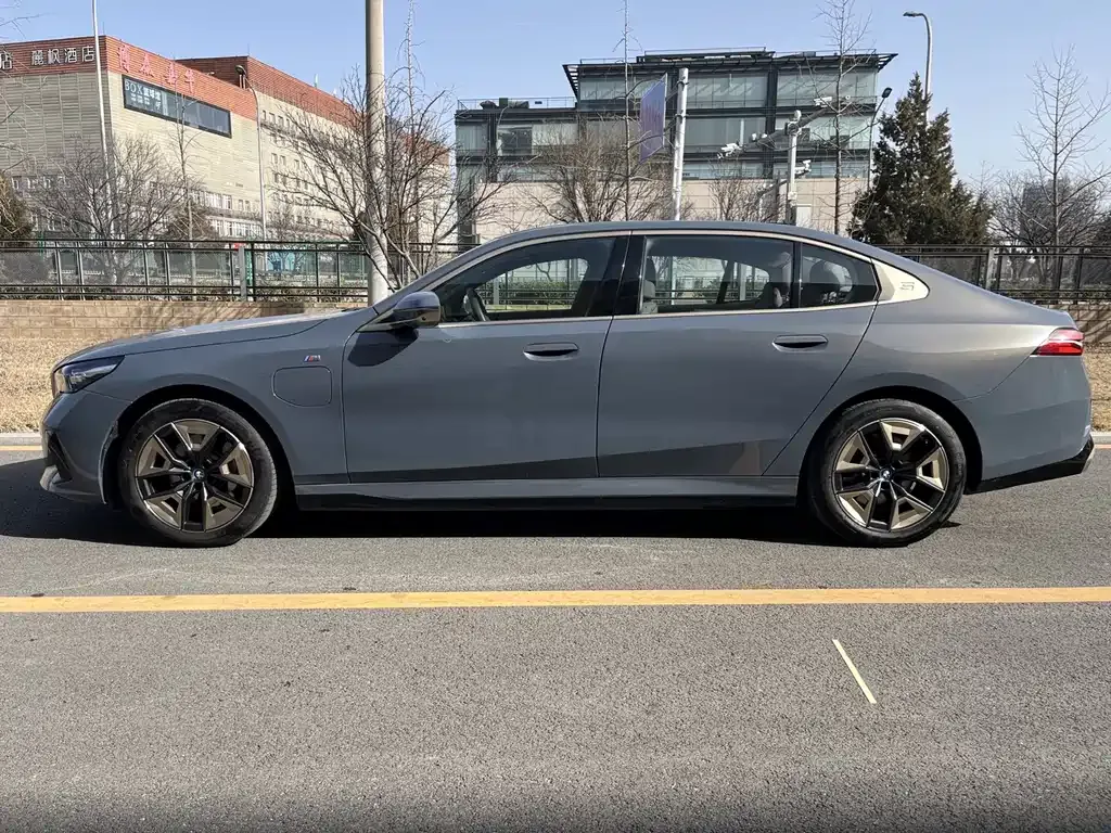 BMW i5 — фото 7