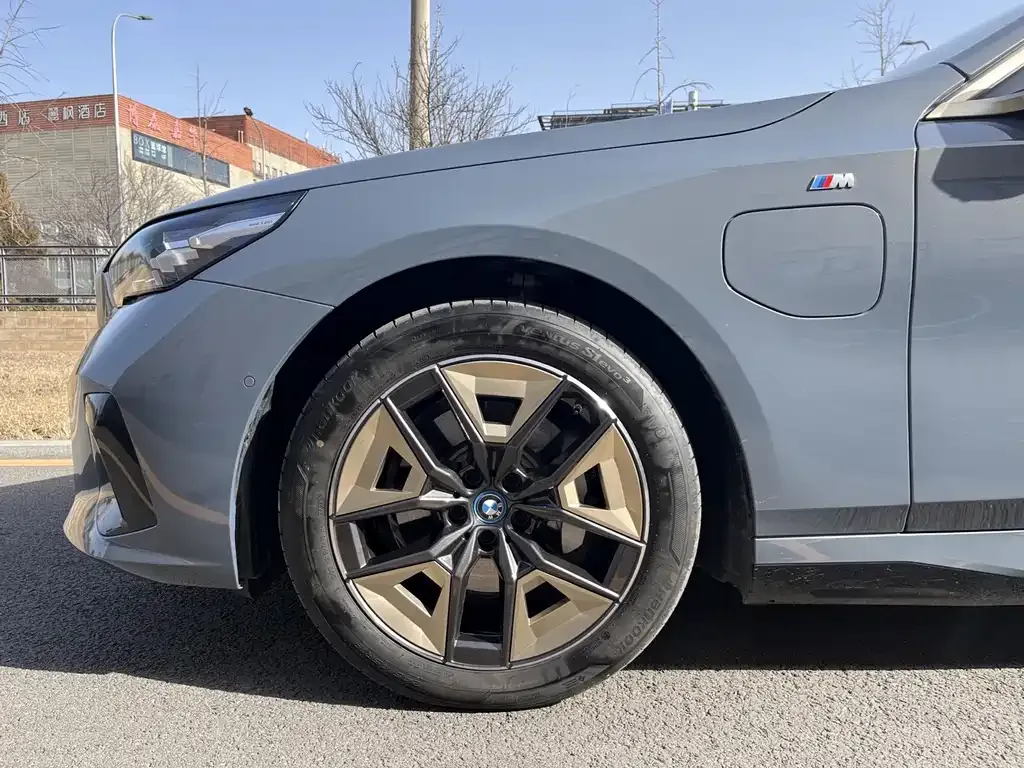 BMW i5 — фото 2